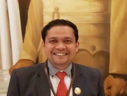 Penasehat, tugasnya tentu menasehati, bukan selain menasehati.