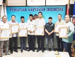 PWI Jakarta Selatan Anugerahkan Piagam Penghargaan untuk Enam Suku Dinas dan Baznas