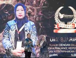 Umi Sjarifah Terima Anugerah INDOPOSCO atas Dedikasi Jurnalistik