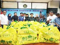 Pokja PWI Walikota Jaksel Berbagi Bingkisan Lebaran